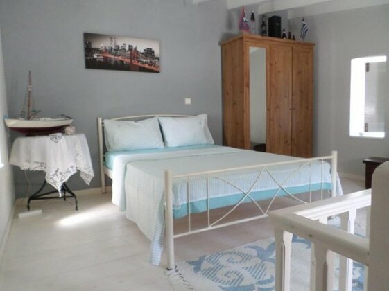 The White and Stone House - Photo3