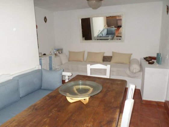 The White and Stone House - Photo4