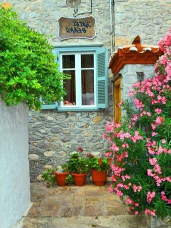 Theano Guesthouse - Photo2