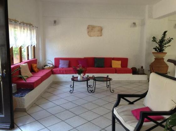 Oinoi Hotel - Photo3