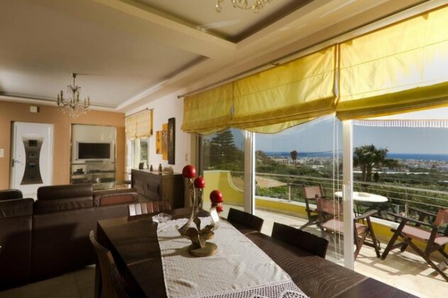 Smaragdas Sunny Home
