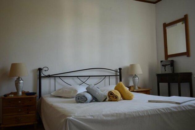 Elena Apartments Ithaca - Photo5