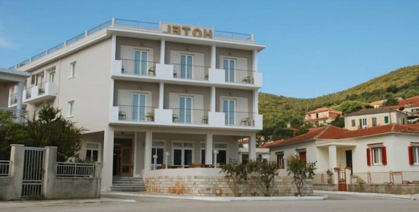 Photo 3