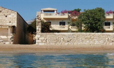 Asterias Studios & Apartments