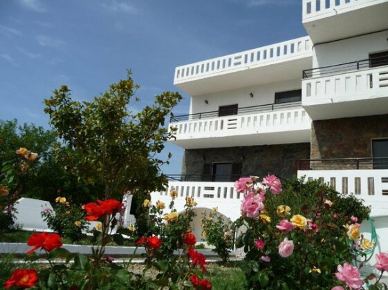 Zourpos Studios & Apartments