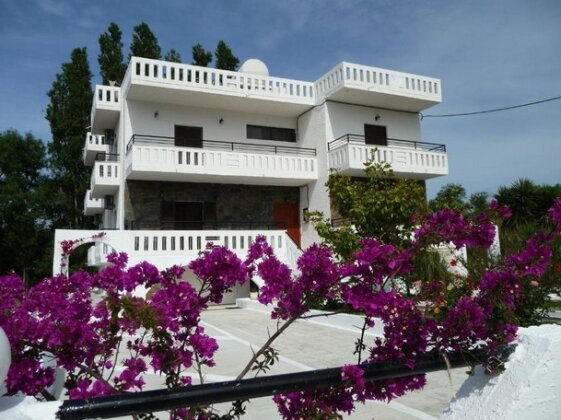 Zourpos Studios & Apartments - Photo2