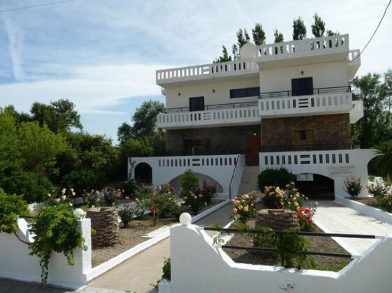 Zourpos Studios & Apartments - Photo4
