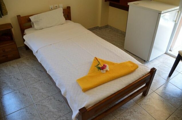Hotel Loula Rooms and Apartments