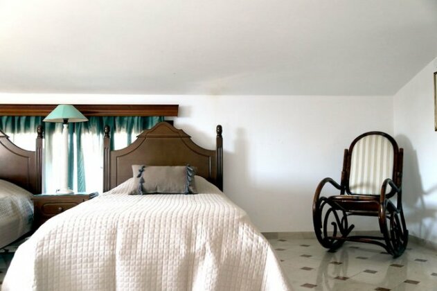 Candia House - Photo3