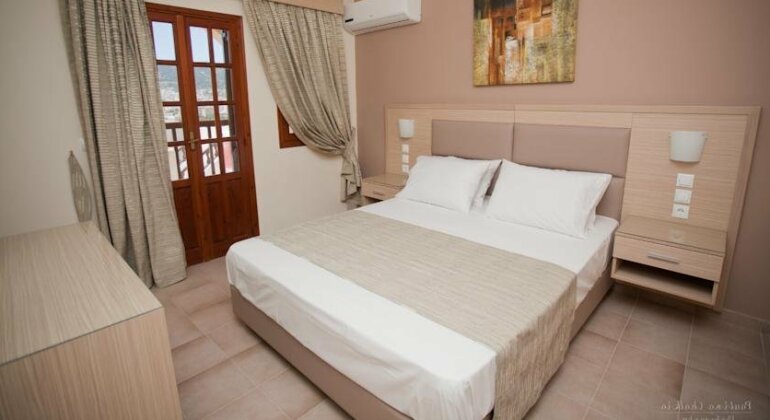 Aphrodite Luxury Studios & Apartments - Photo3