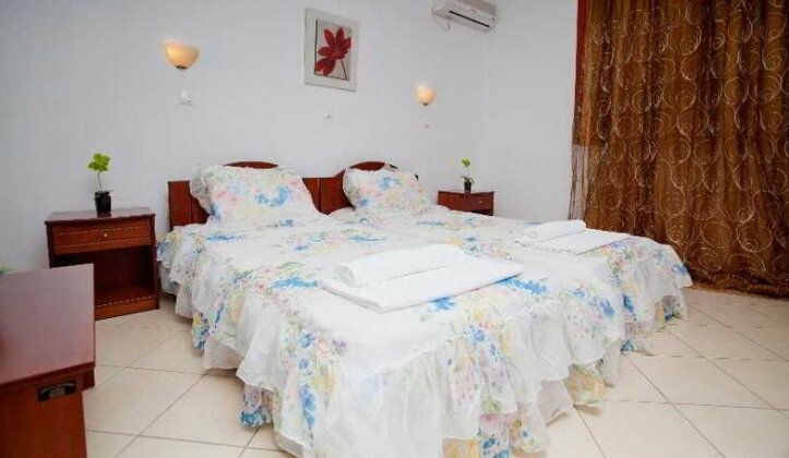 Golden Sun Apartments - Photo4