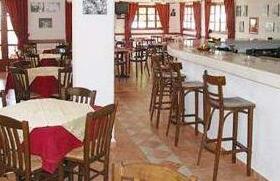 Helios Hotel Bungalows & Tavern - Photo2