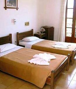 Helios Hotel Bungalows & Tavern - Photo3