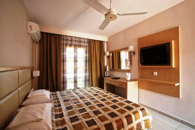 Helios Hotel Bungalows & Tavern - Photo4