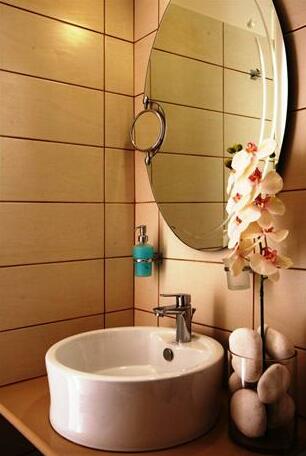 Helios Hotel Bungalows & Tavern - Photo5