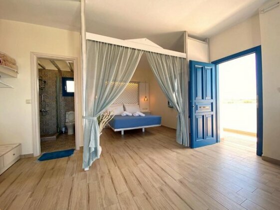 Michail Suites - Photo2