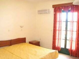 Mikes Apartments - Photo2