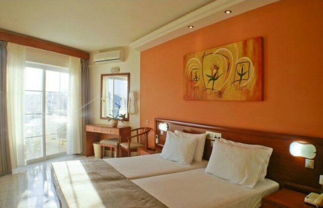 Miramare Bay - Photo4