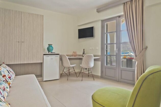 Nereus Luxurious Suites - Photo4