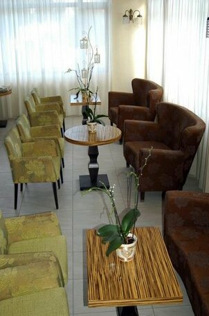 Regina Studios & Hotel - Photo2