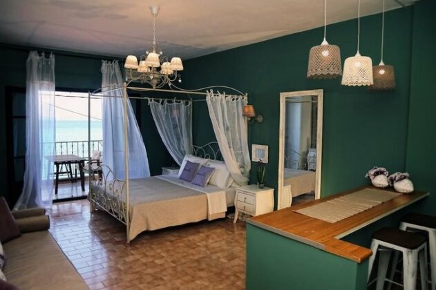 Alkionides Boutique Apartments - Photo2