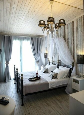 Alkionides Boutique Rooms - Photo4