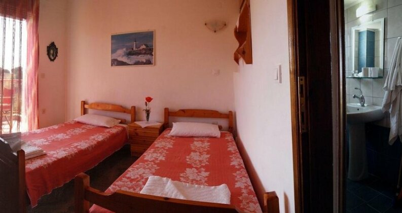 Aris Pension - Photo2