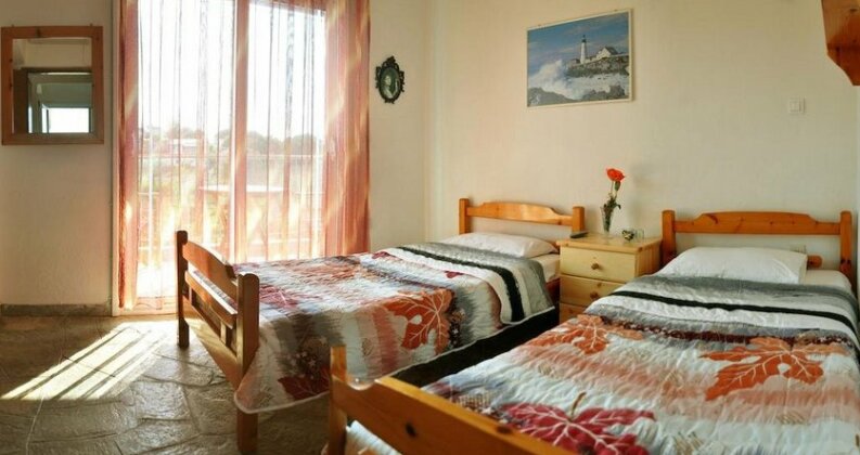 Aris Pension - Photo4