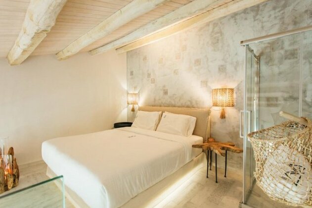 Blue Carpet Luxury Suites - Photo5
