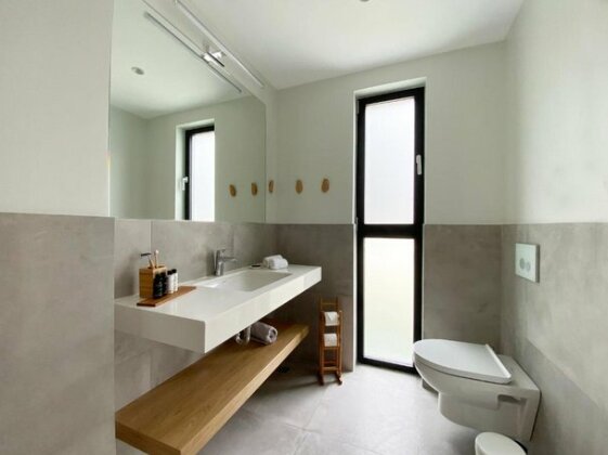 EOS Luxury Suites - Photo4