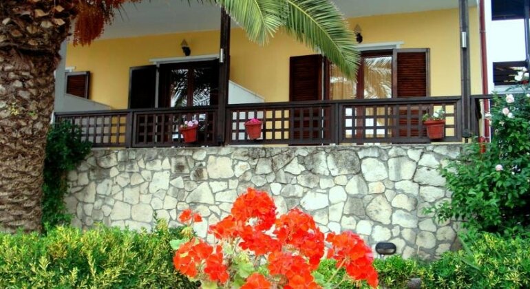 Finikas Apartments - Photo3