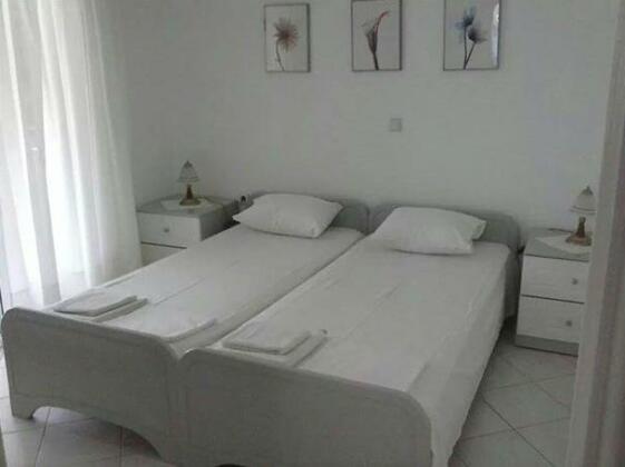 Ianos - Photo2