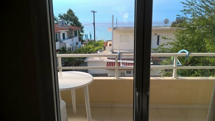 Kyparissis Rooms - Photo2