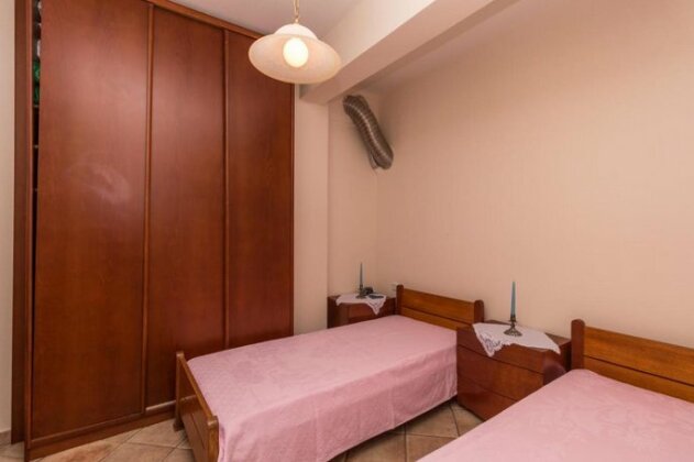 Kyrana Apartments - Photo4