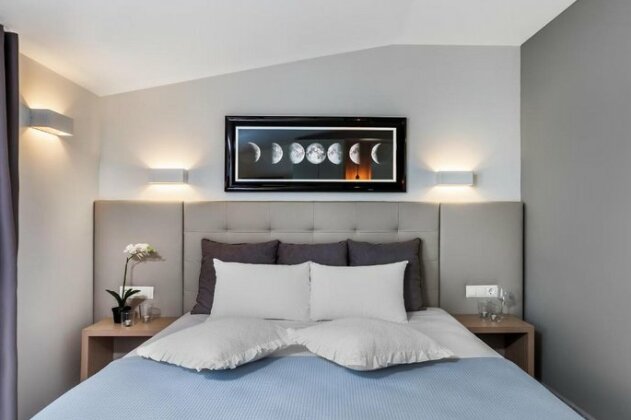 Nymphes Deluxe Accommodation - Photo4
