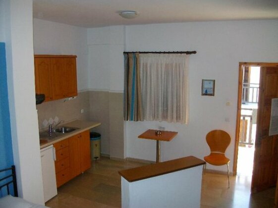 Pella House Studios & Apartments - Photo5
