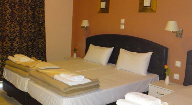Plaza Hotel Kassandra - Photo2