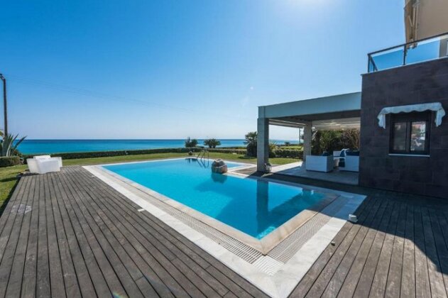 Villa Glamour Posidi - Photo2