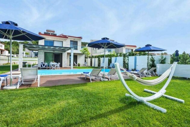 W Villas Halkidiki - Photo2