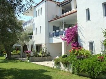 Xenios Faros Apartments - Photo2