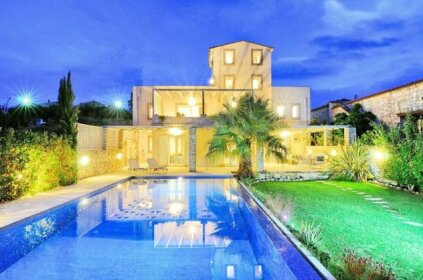 Cretan Mansion with Heated Swimming Pool