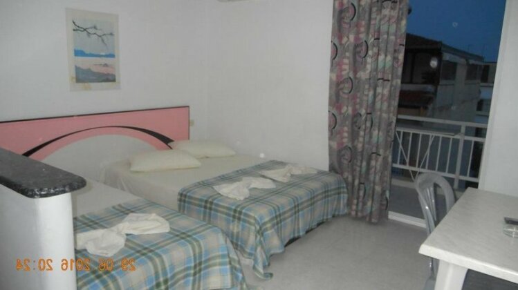 Dimis Studios and Apartments - Photo4
