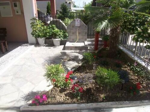 Dimitra's Apartments - Photo2