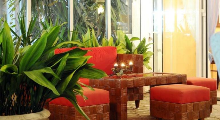 G L Hotel - Photo5