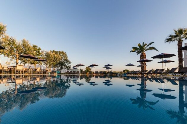 Mythic Summer Hotel - Photo2