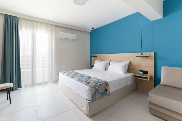 Mythic Summer Hotel - Photo5