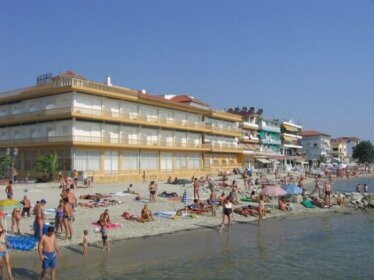 Studio 7 Spacious Studio Apartment in Paralia Featuring a Balcony and Views 50m From the Beach