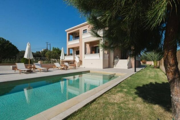 AR and AL Luxury Villa - Photo2