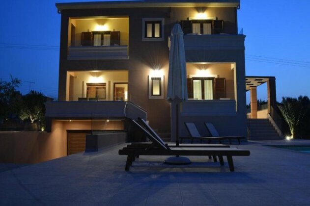 AR and AL Luxury Villa - Photo3