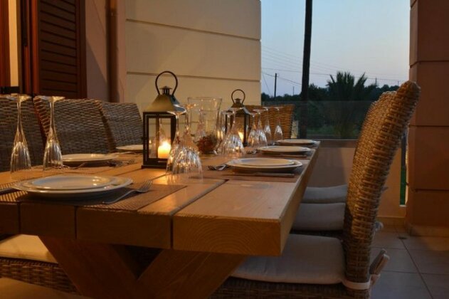 AR and AL Luxury Villa - Photo4